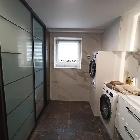 Urban Palace Bezplatne Miejsce Postojowe Vratislav